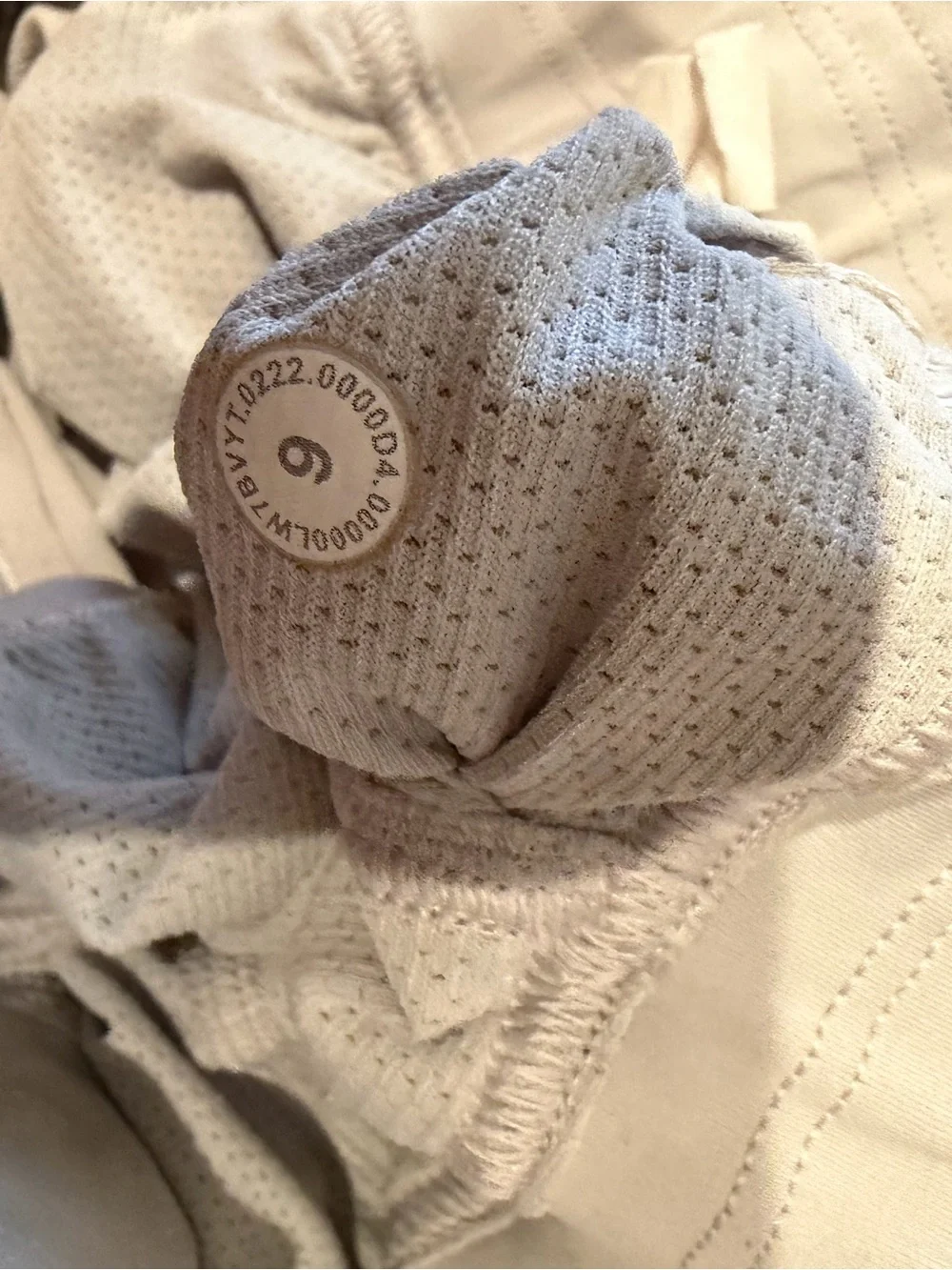 Lululemon Hotty Hot athletic shorts women’s size 6 light pink/grey - Picture 6 of 6